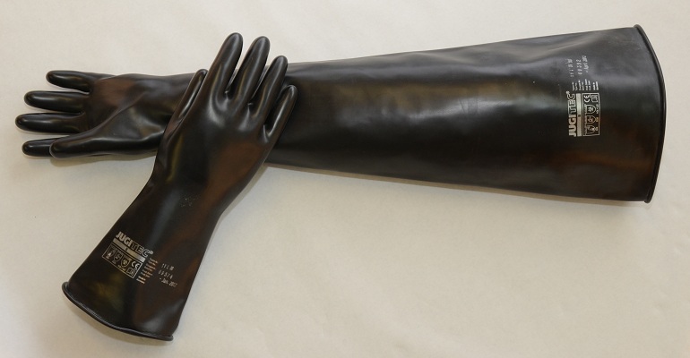 Glove-b1.jpg